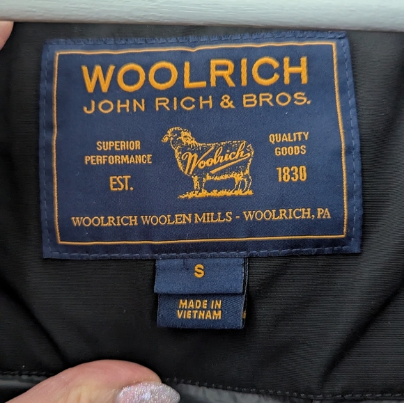 Woolrich Arctic Buttoned Jacket – Timeless Warmth & Style - Picture 6 of 9